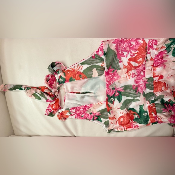 CeCe- Floral Long Maxi Dress Halter Neck - Size 6
Retail Price $175 - Picture 12 of 17